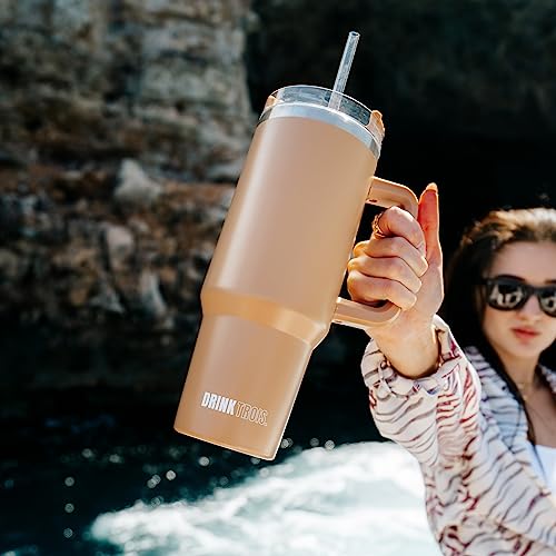 Drink Trois (Vaso de 40 oz propiedad de mujeres con asa y tapa de paja, botella de agua de acero inoxidable reutilizable aislada, taza de viaje para café helado, bebidas frías