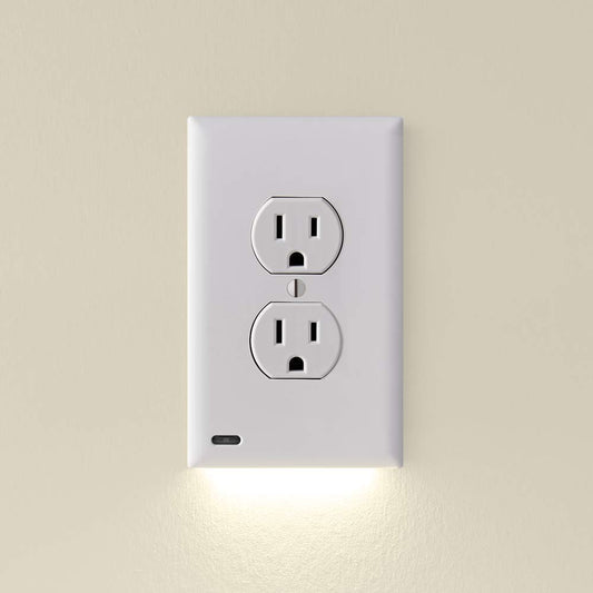 PRODUCTO 186 Paquete de 2 – SnapPower GuideLight 2 [para tomacorrientes dúplex] – Reemplaza la luz nocturna enchufable – Placa de pared de receptáculo eléctrico con luces nocturnas LED – Sensor de encendido/apagado automático – Blanco