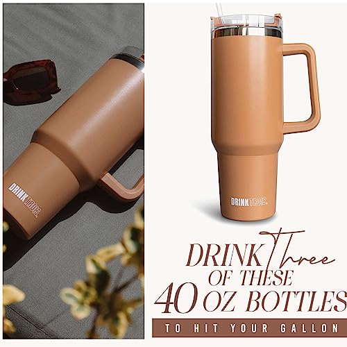 Drink Trois (Vaso de 40 oz propiedad de mujeres con asa y tapa de paja, botella de agua de acero inoxidable reutilizable aislada, taza de viaje para café helado, bebidas frías