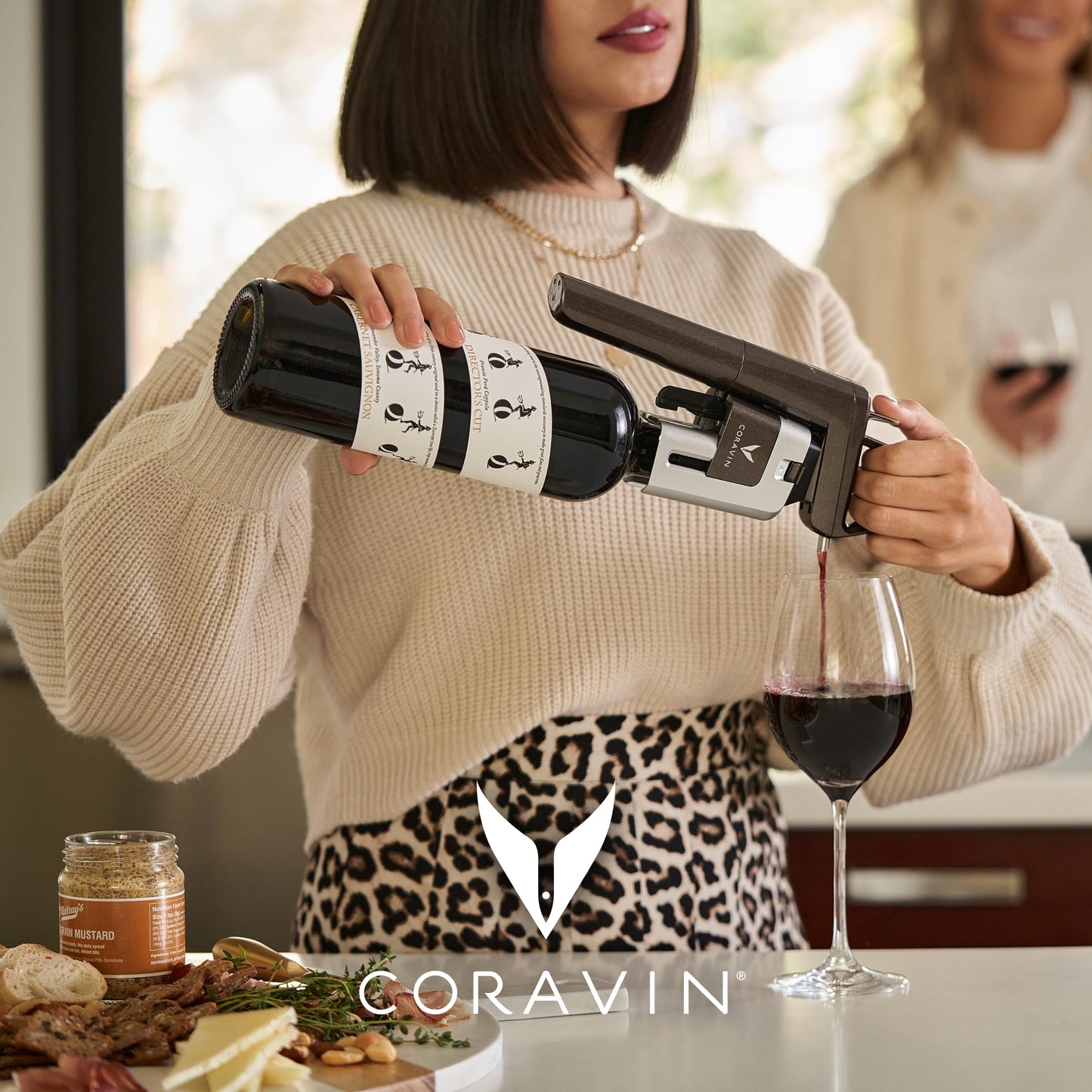 PRODUCTO 436 Sistema de conservación de vino Coravin Timeless Six Plus - Ahorrador de vino por copa - Aireador de vino, 3 cápsulas de argón puro, 6 tapones de rosca, aguja de limpieza y estuche de transporte - Plata